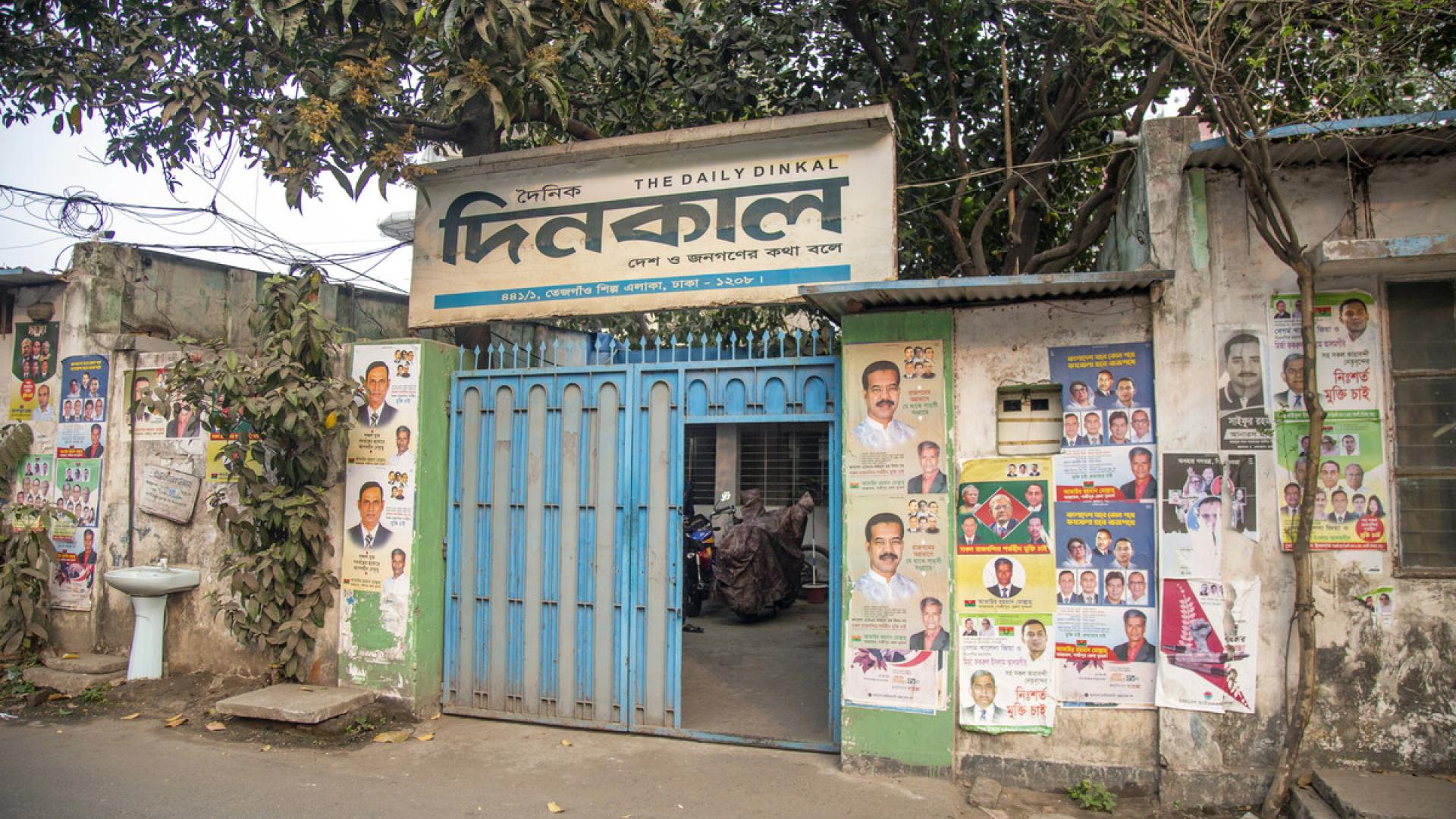 Zeitung geschlossen, Journalisten angegriffen