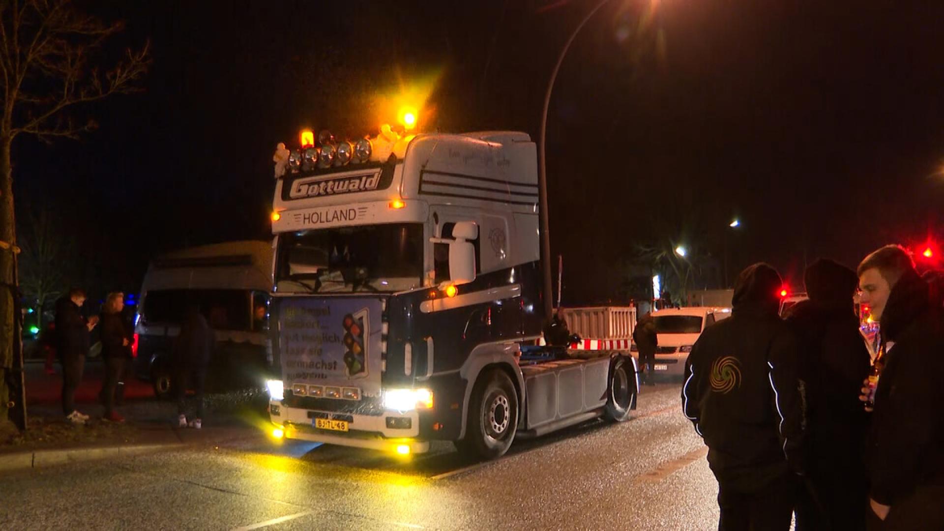 Proteste blockieren Zeitungsauslieferungen