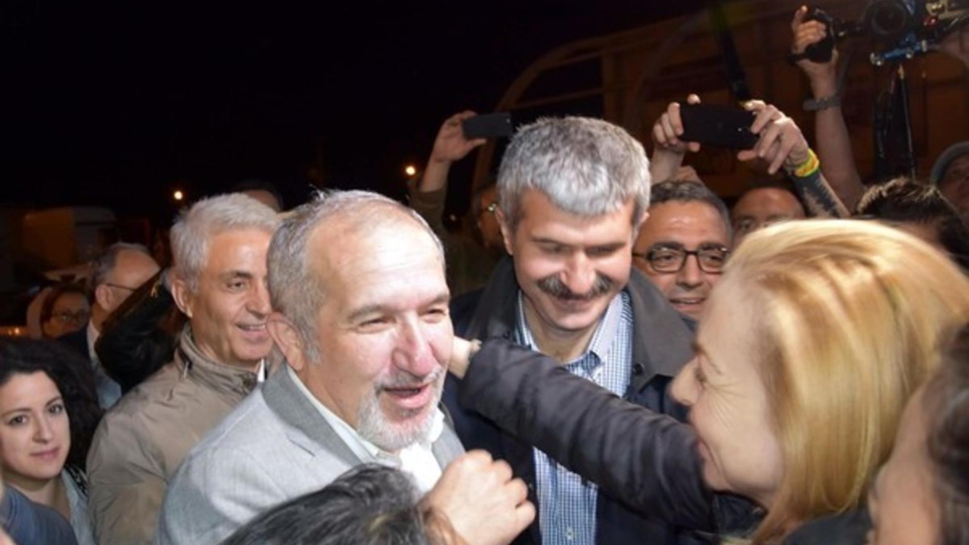 Mehrjährige Haftstrafen im Cumhuriyet-Prozess