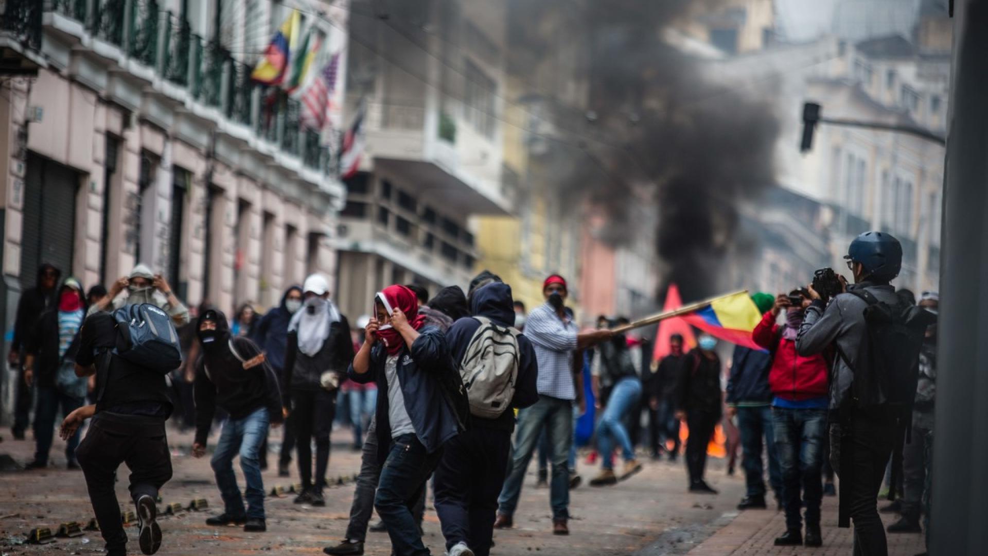Proteste in Ecuador: Medien im Fadenkreuz