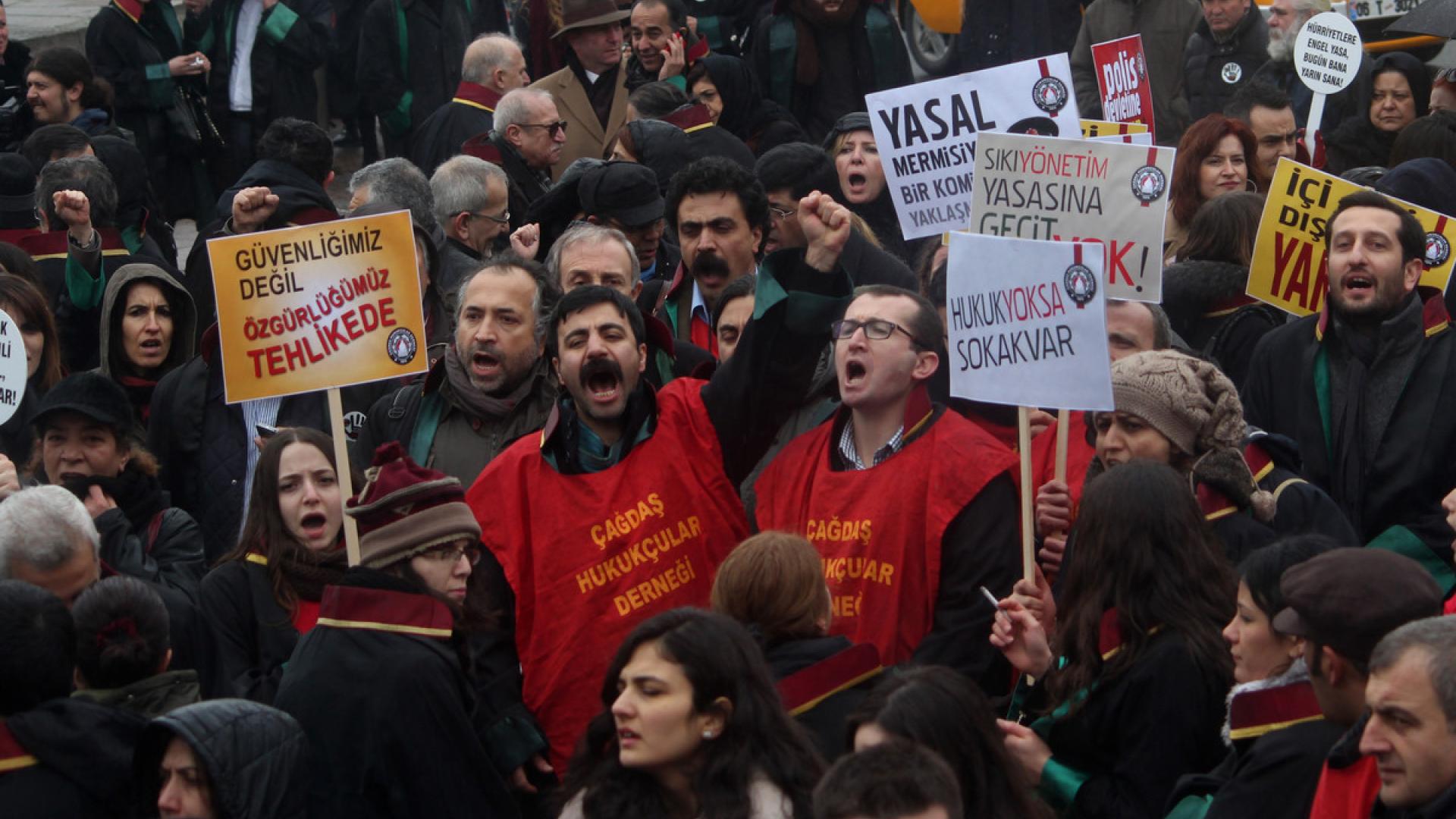 Sicherheitspaket dürfte Polizeiwillkür begünstigen