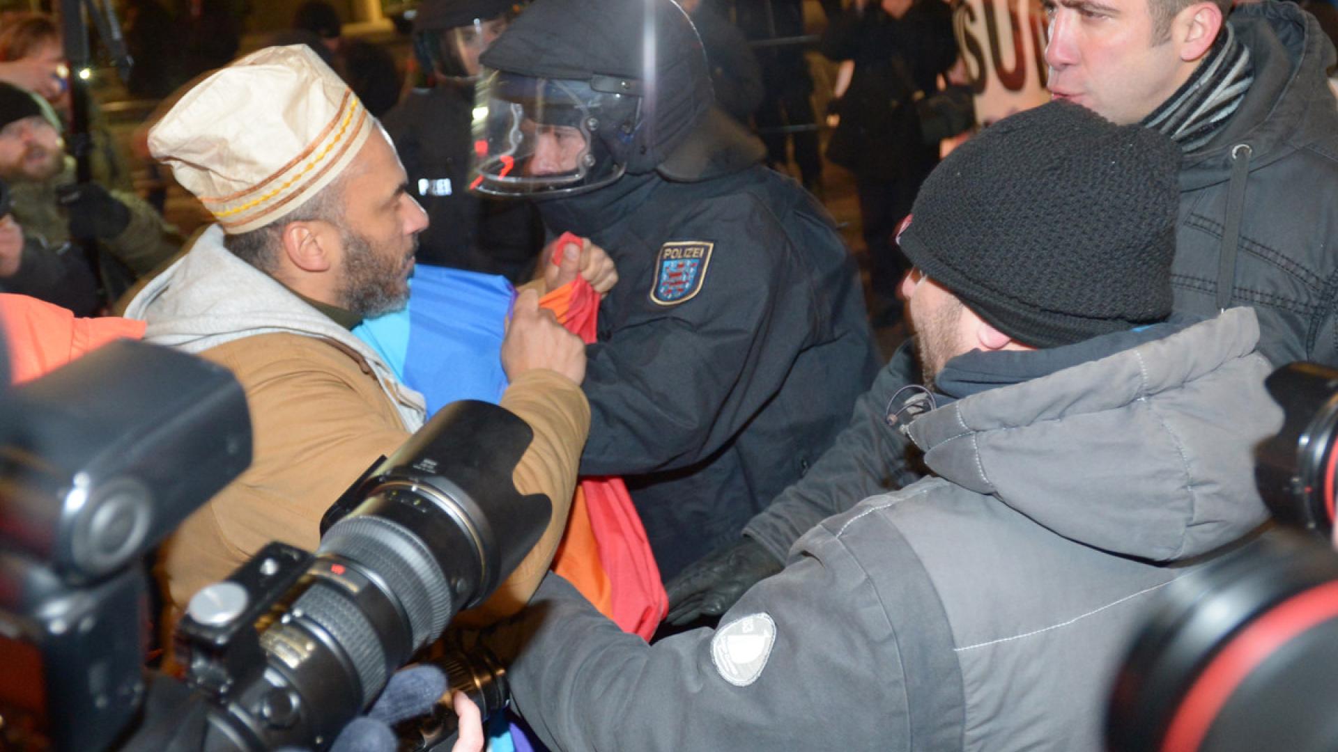 Angriffe auf Reporter bei Legida-Demonstration