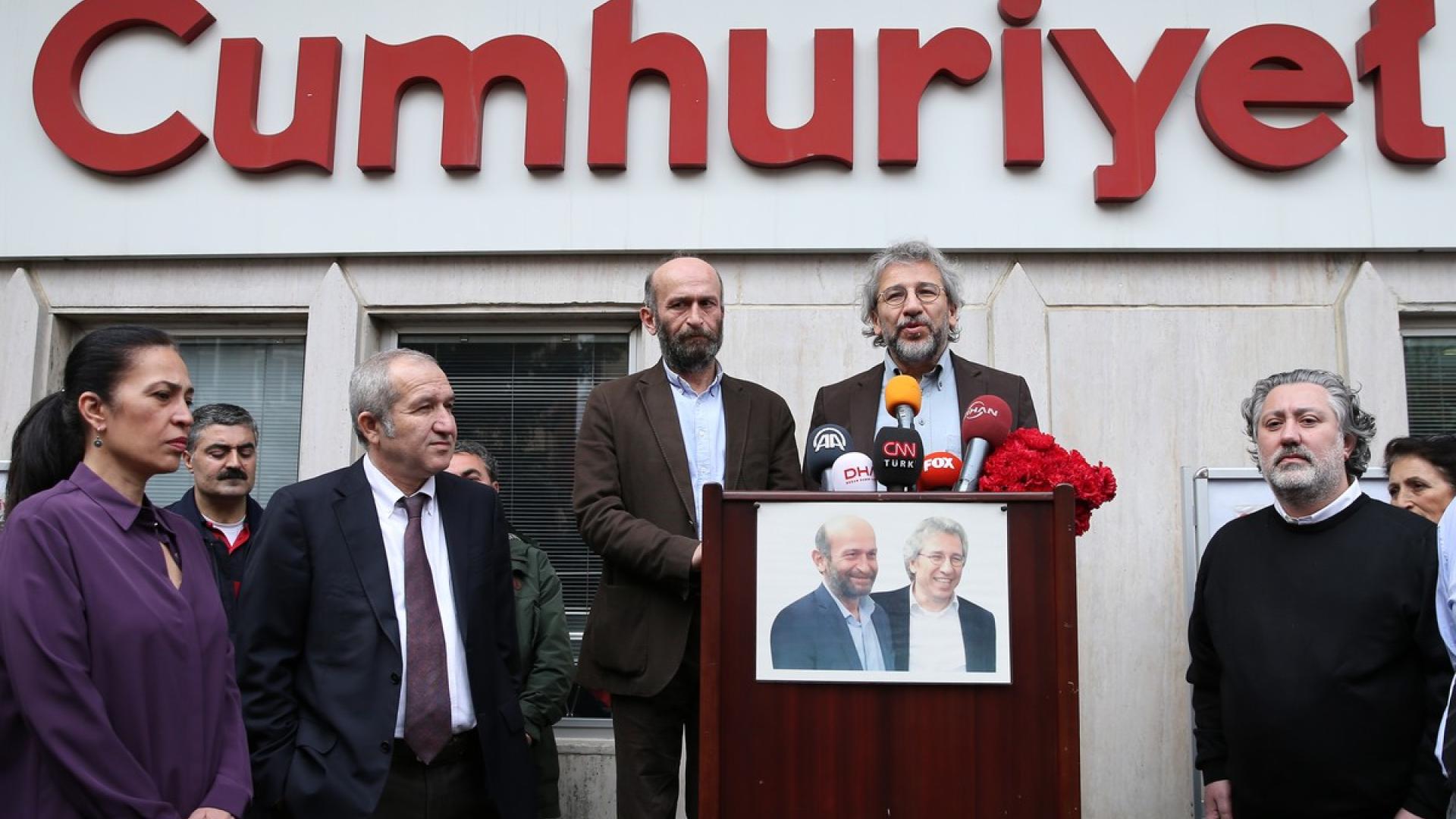 Prozess gegen Cumhuriyet-Journalisten einstellen