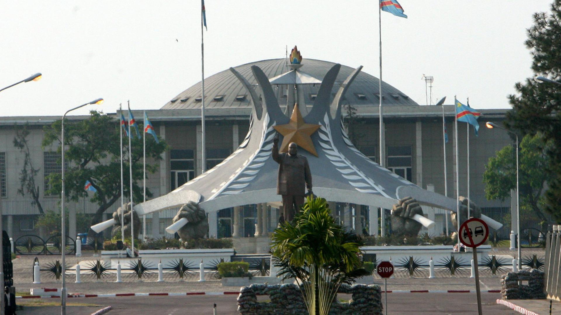 #FreeThemAll: Dosta Lutula