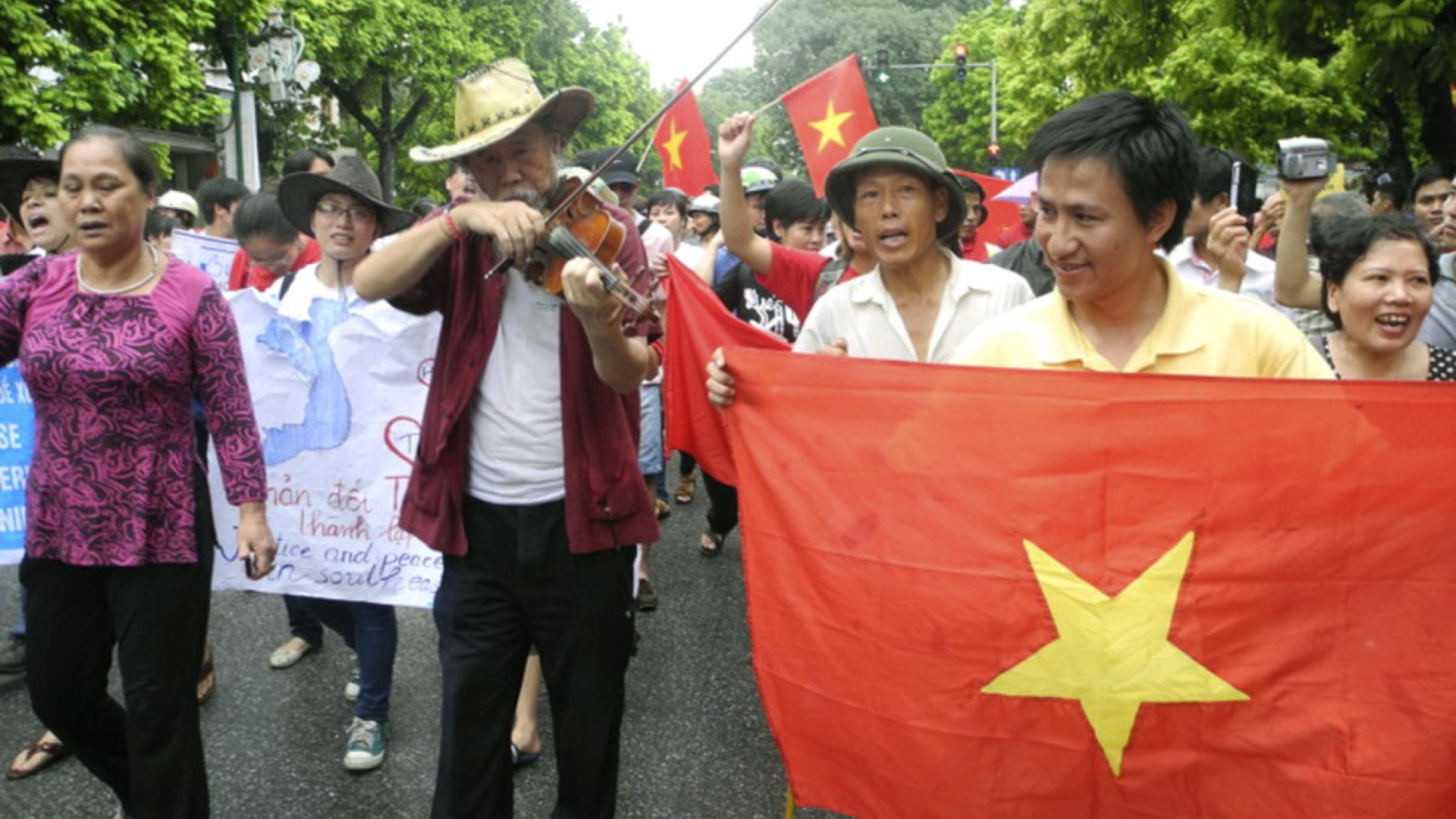 Vietnam: Beschattet, verhaftet, verhört. Kritische Blogger unter Druck