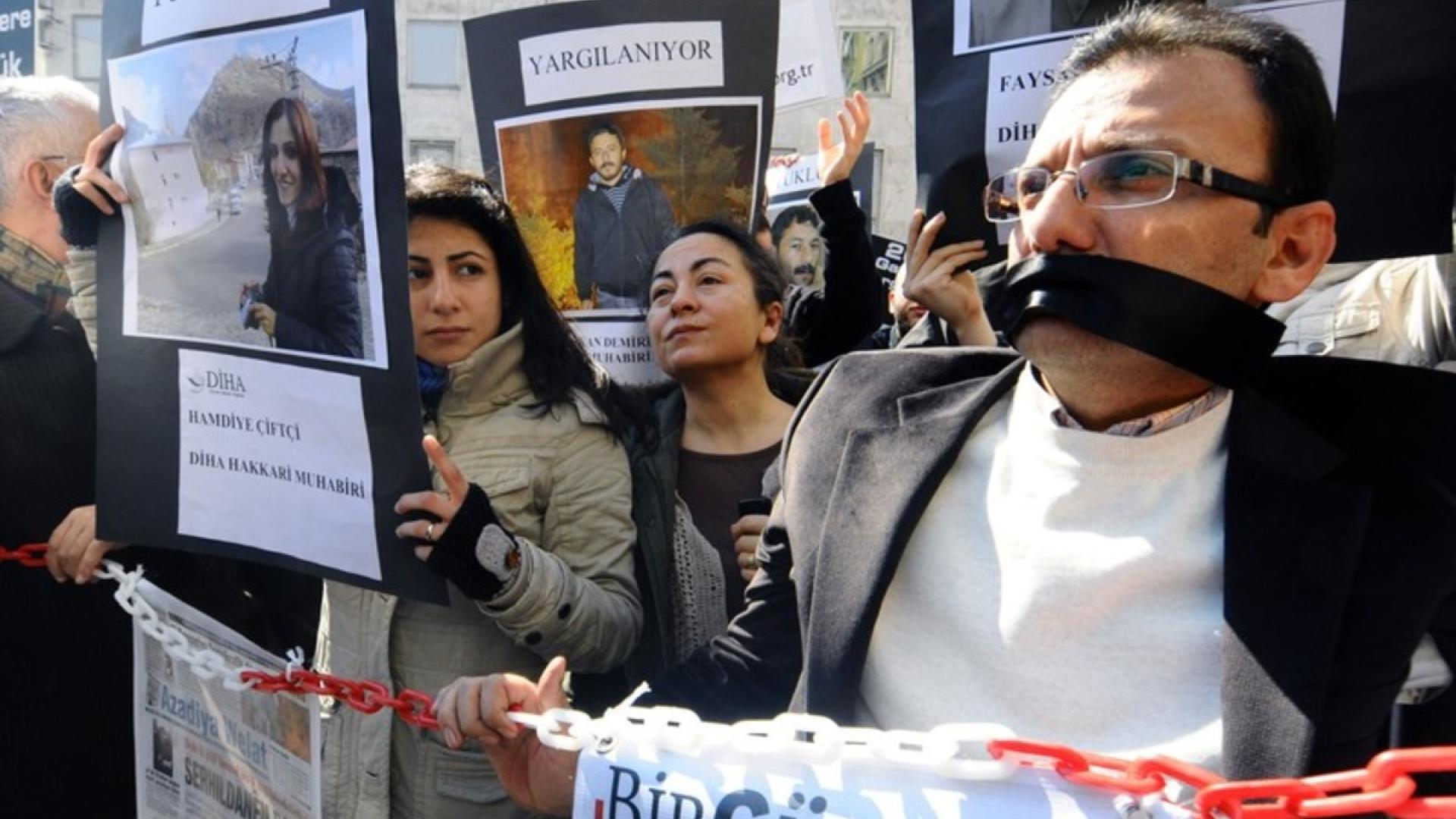 Prozess gegen 44 Journalisten / ROG kritisiert Antiterrorgesetz