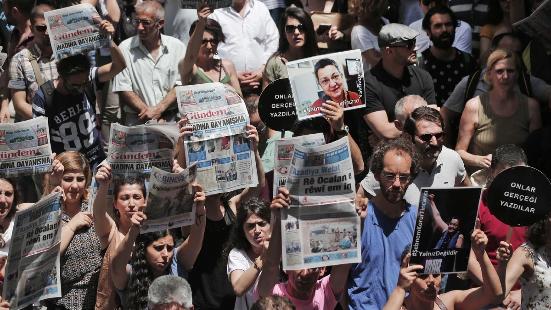 Gericht verbietet kurdische Zeitung