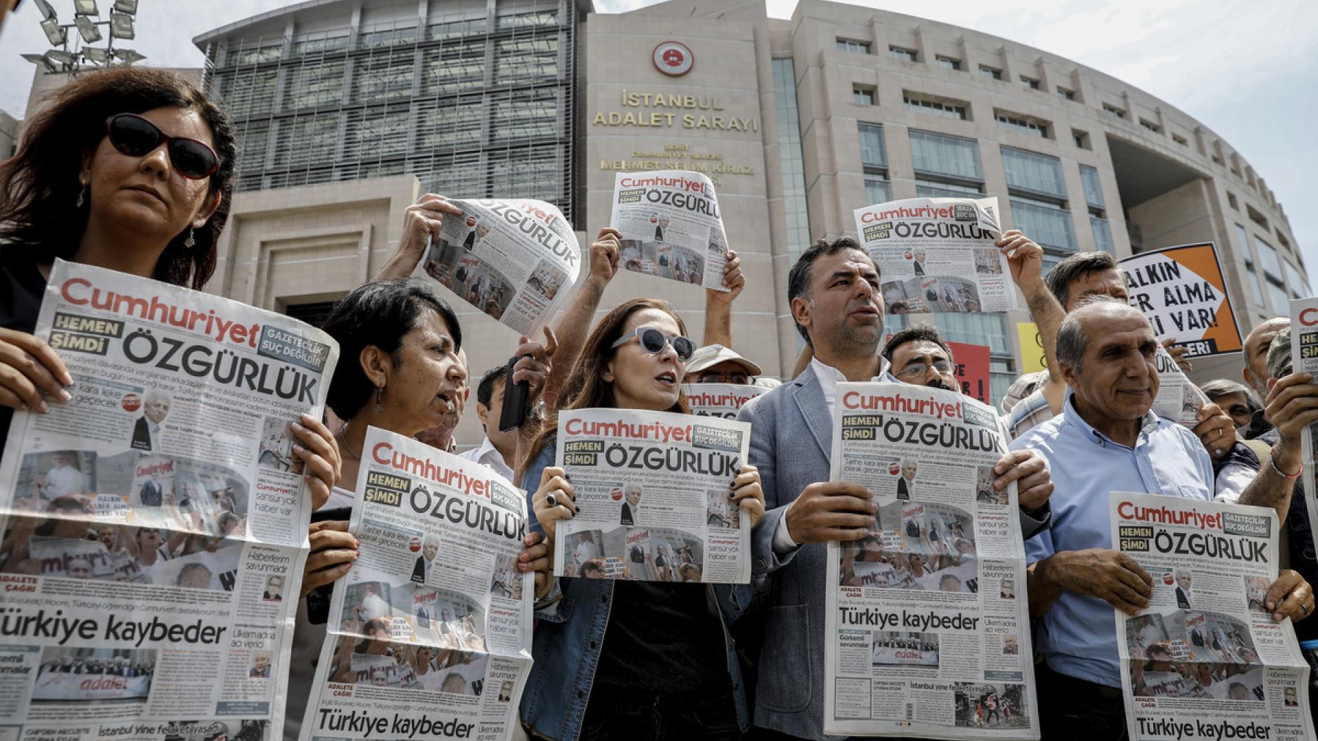 Freilassung von sieben Cumhuriyet-Mitarbeitern