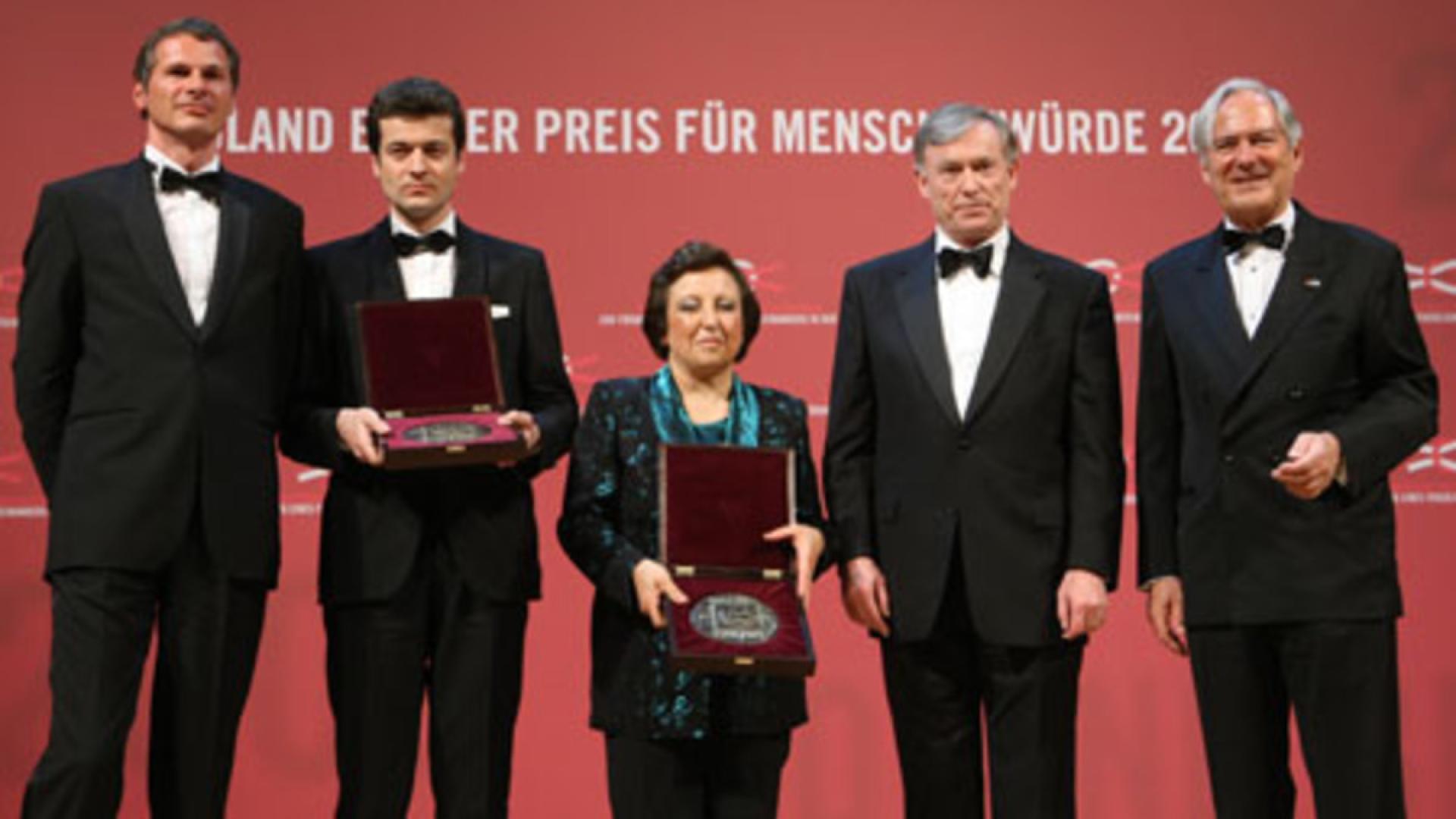 Bundespräsident Köhler überreicht „Roland Berger Preis für Menschenwürde“ an Reporter ohne Grenzen und Shirin Ebadi