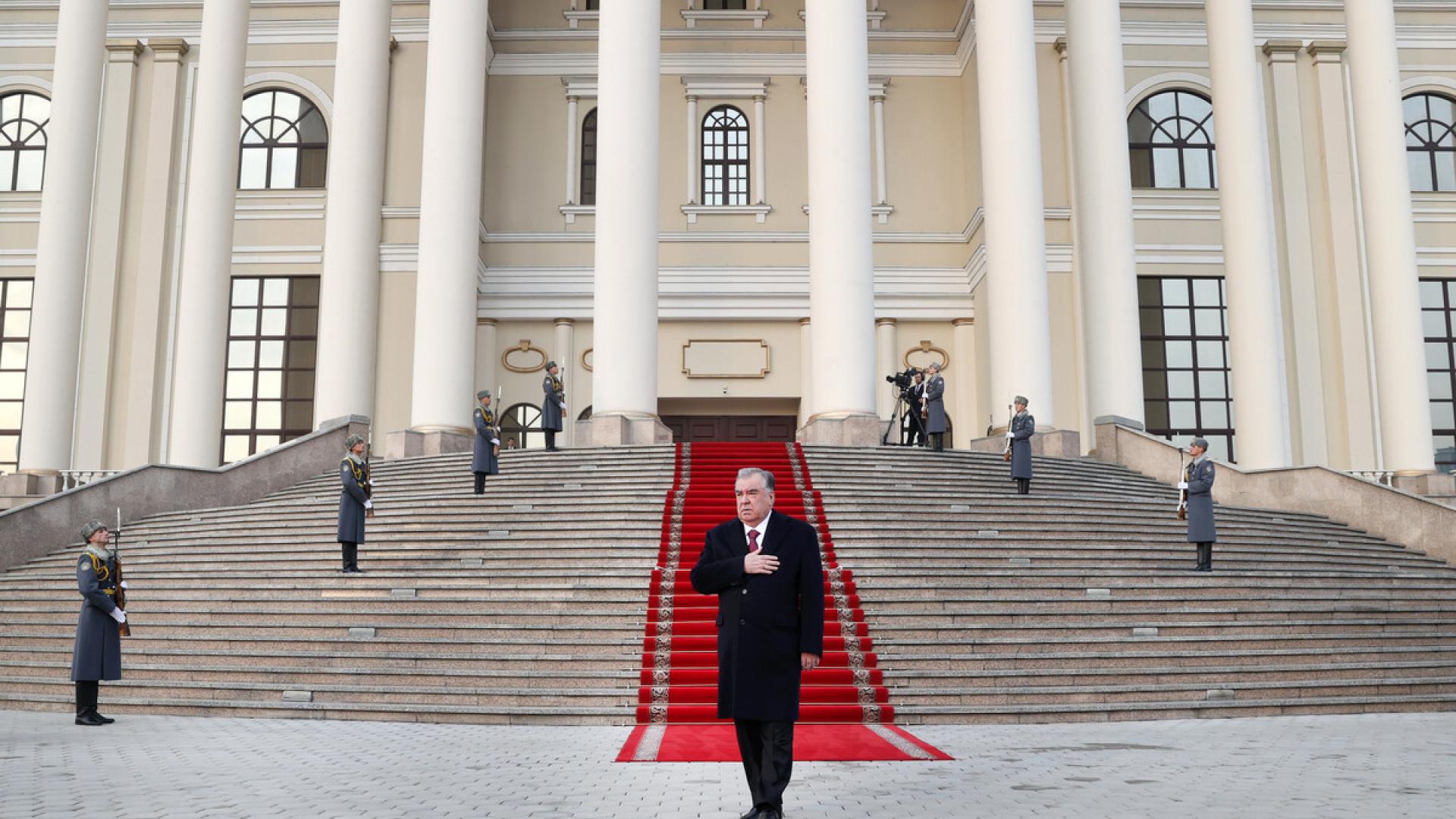 Lange Haft für tadschikische Journalisten