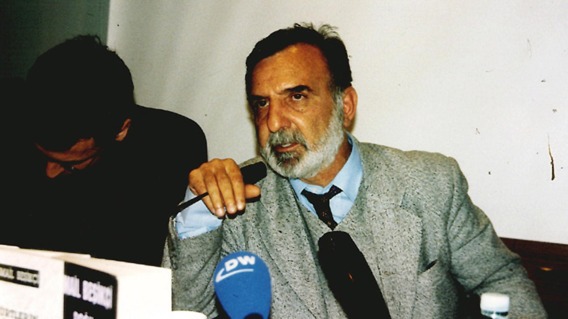 Isik Yurtcu sitting in front of Microphones