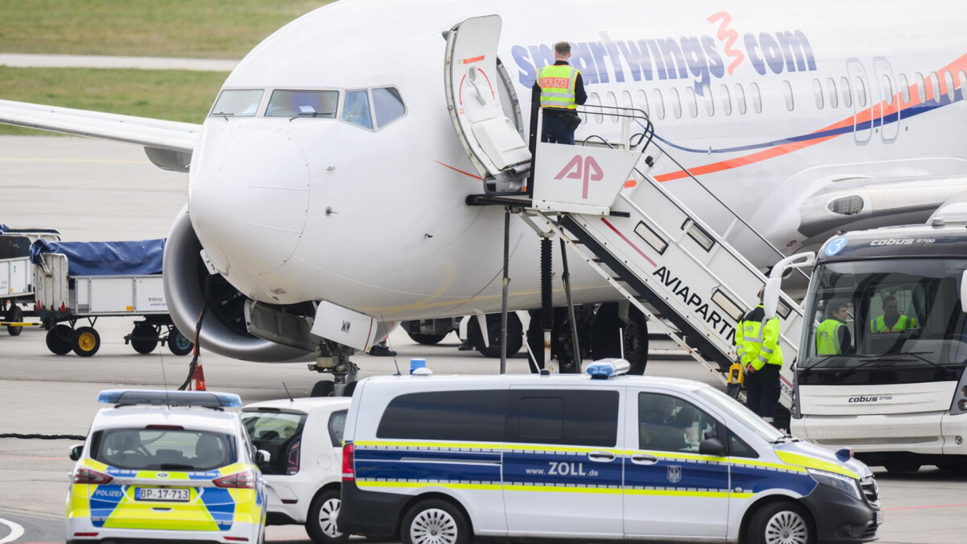 Bundesregierung soll Journalisten aufnehmen