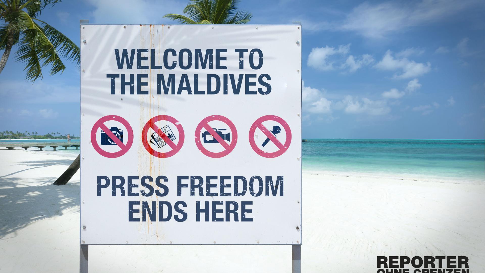"Welcome to the Maldievs - press freedom ends here" auf dem Schild sind Verbotssymbole mit einem Mikrofon, einer Videokamera, einer Zeitung und einer Fotokamera