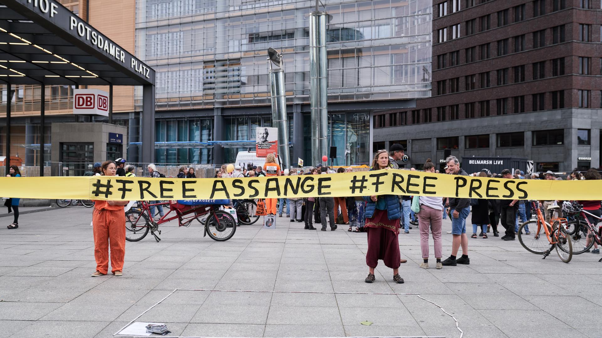 Geburtstagsmahnwache Assange 4