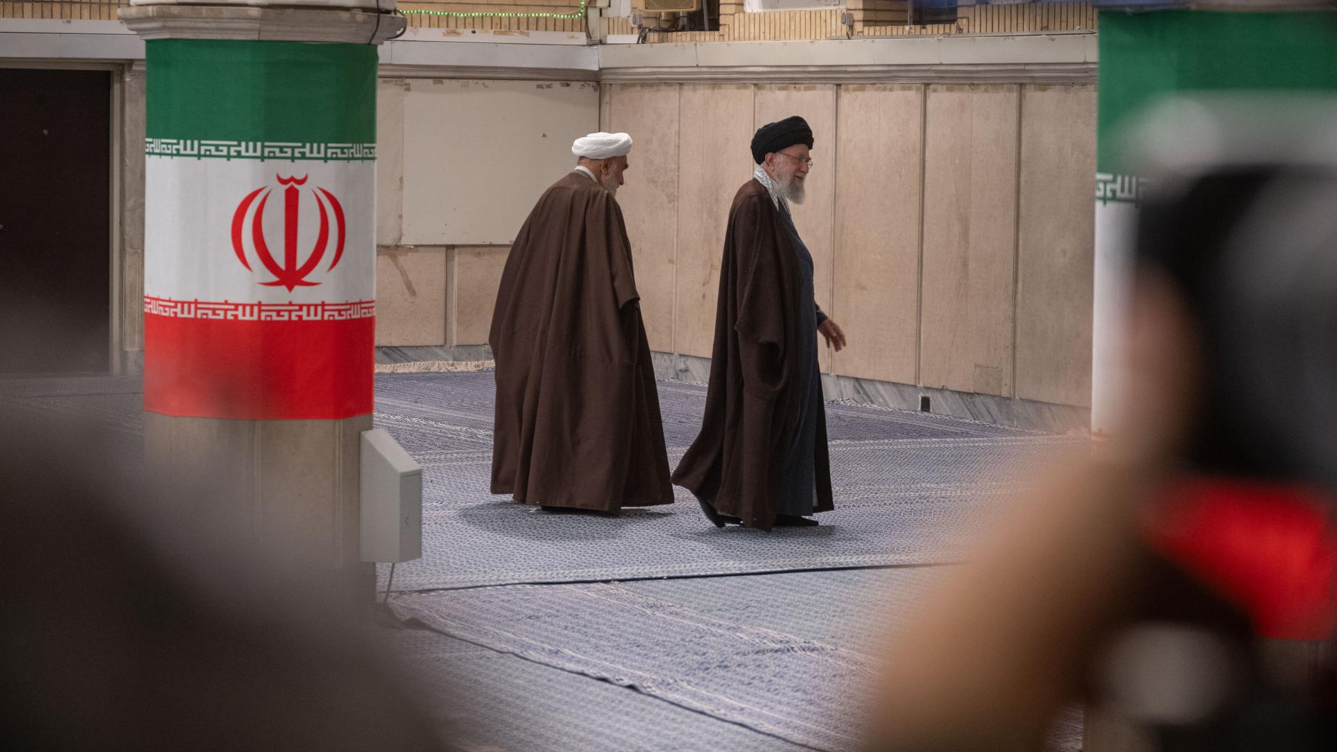 240714_Iran_Chamenei und sein Bürochef_picture alliancedpa Arne Immanuel Bänsch_450178102