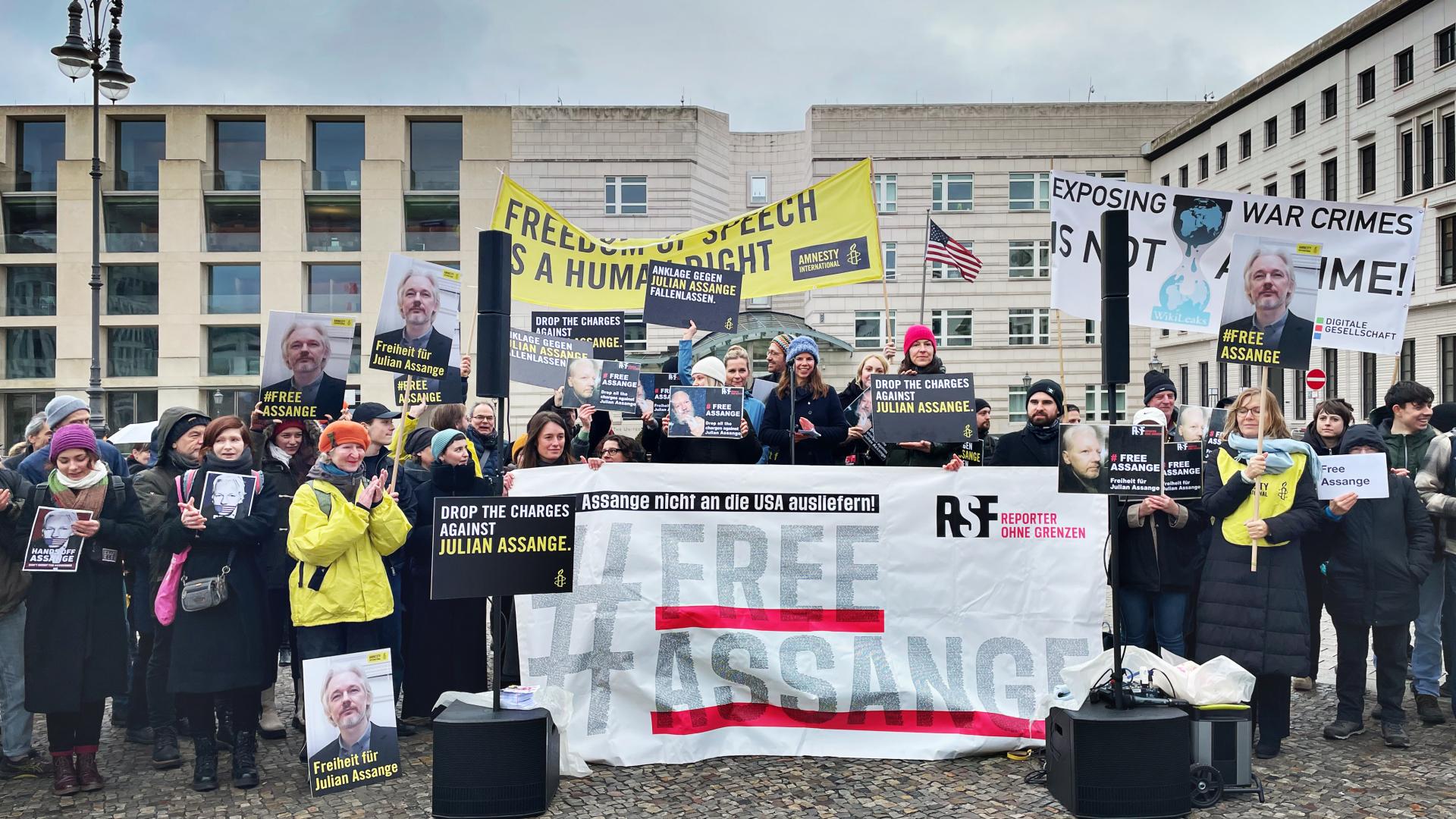 Im Juni 2025 protestierte Reporter ohne Grenzen vor der chinesischen Botschaft in Berlin.