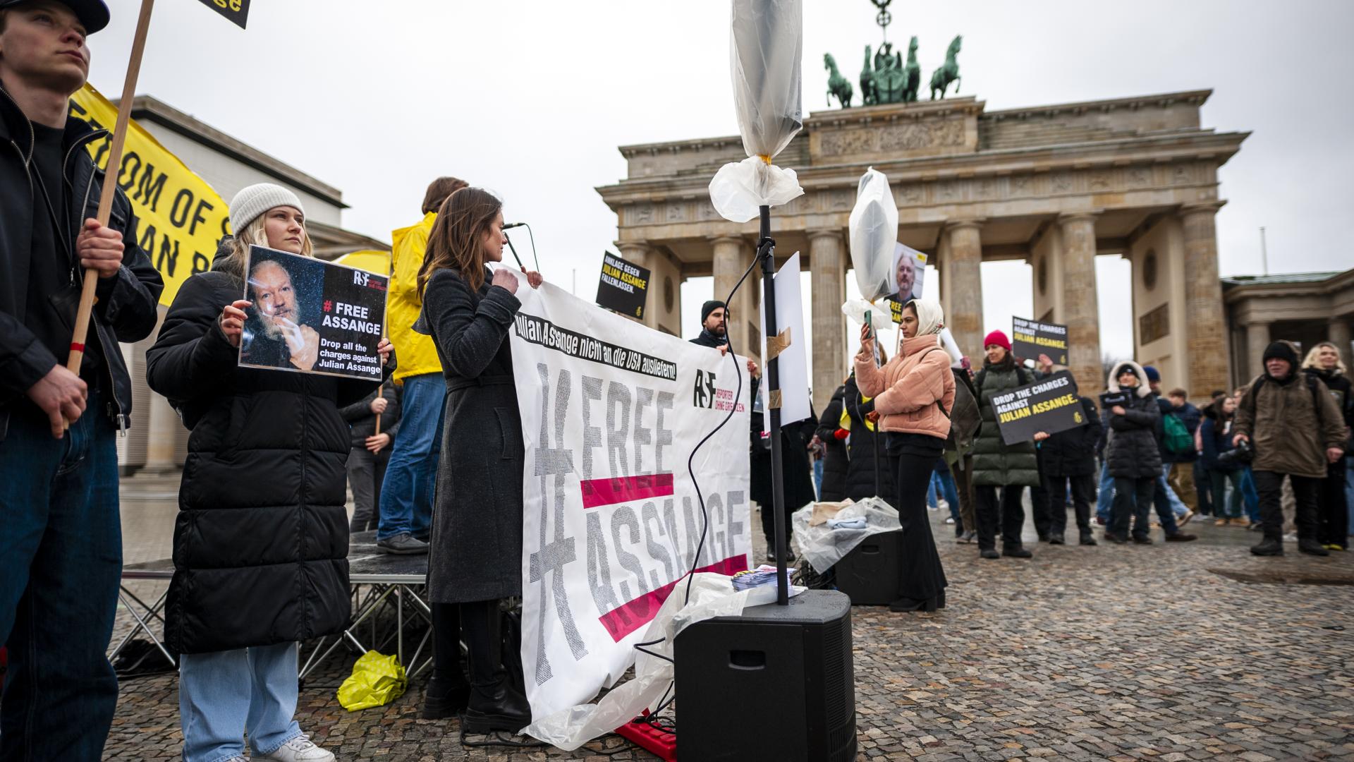 Im Juni 2025 protestierte Reporter ohne Grenzen vor der chinesischen Botschaft in Berlin.