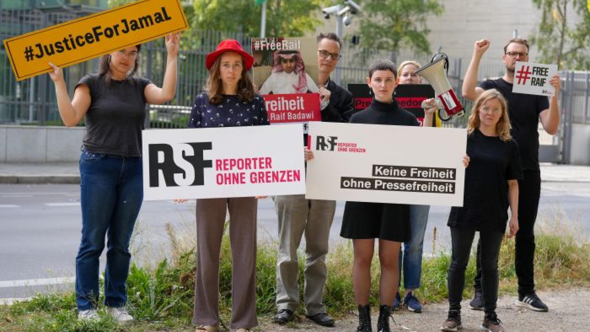 Wir fordern Gerechtigkeit für Jamal Khashoggi vor der Botschaft des Königreiches Saudi-Arabien im Oktober 2023