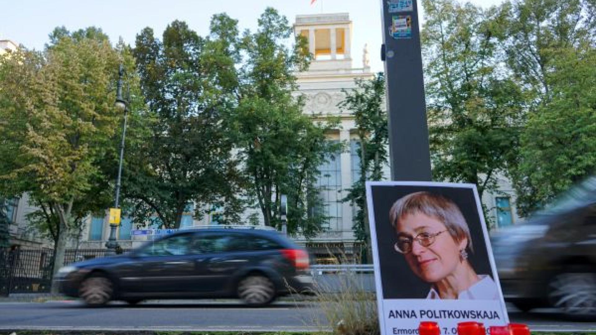 Mahnwache für Anna Politkowskaja am 7. Oktober 2021 vor der Botschaft der Russischen Föderation