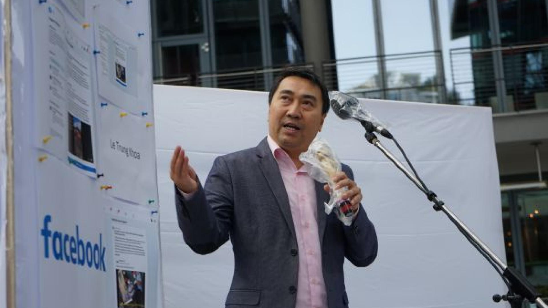 Kundgebung für die Pressefreiheit am 21. September 2021 vor der Deutschlandzentrale von Facebook im Sony-Center