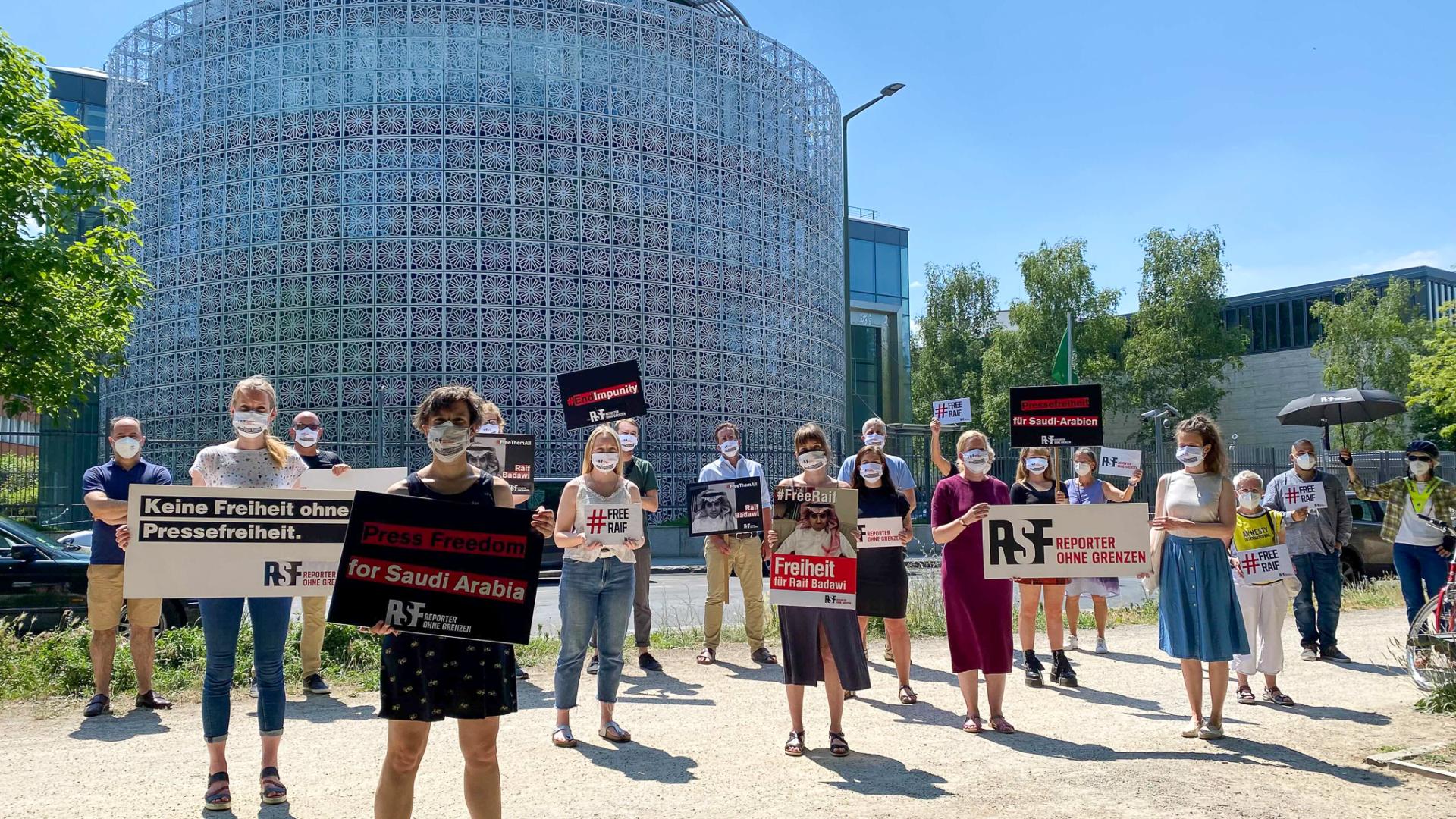 Mahnwache für Raif Badawi am 17. Juni 2021 vor der saudischen Botschaft