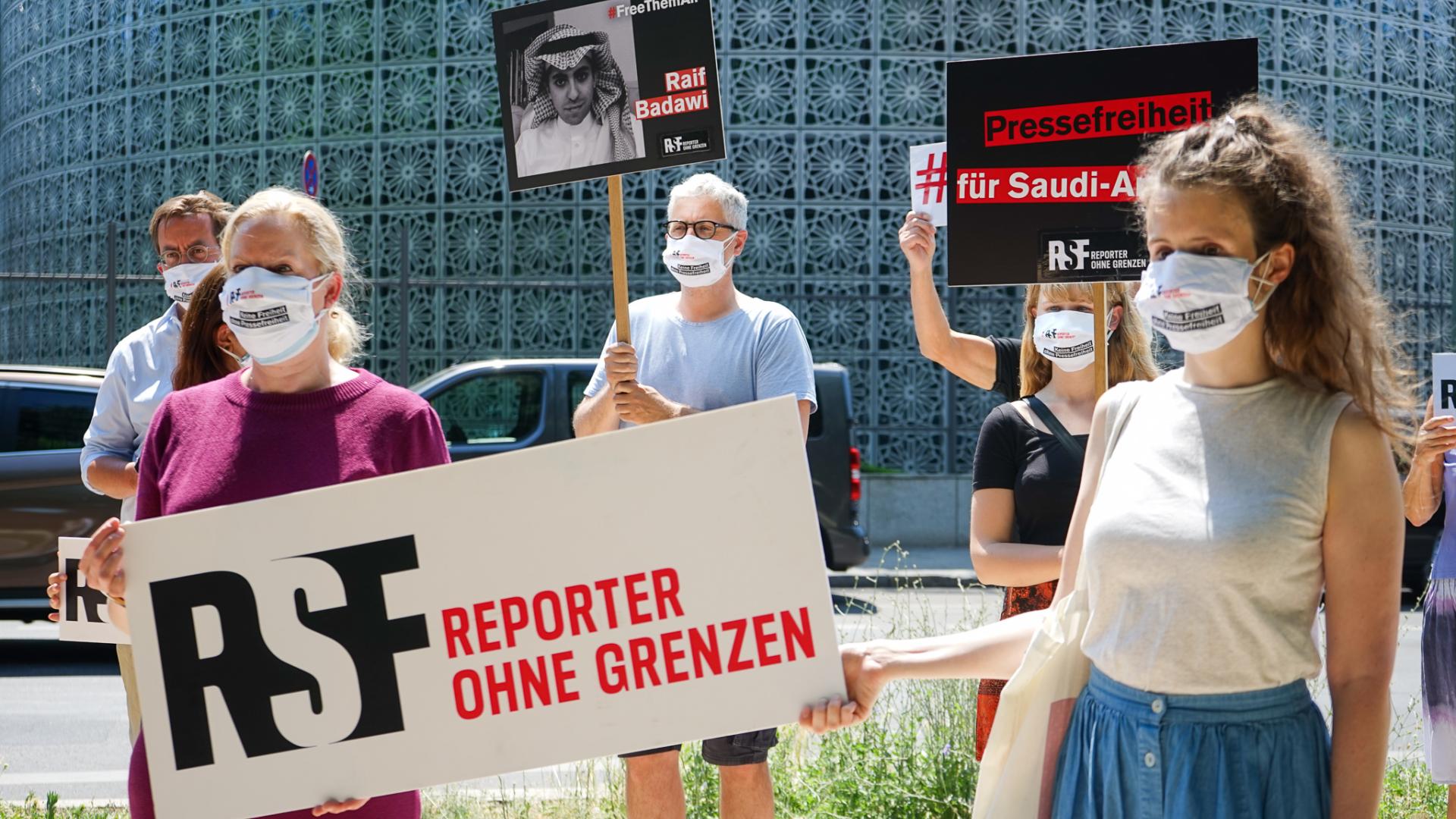 Mahnwache für Raif Badawi am 17. Juni 2021 vor der saudischen Botschaft