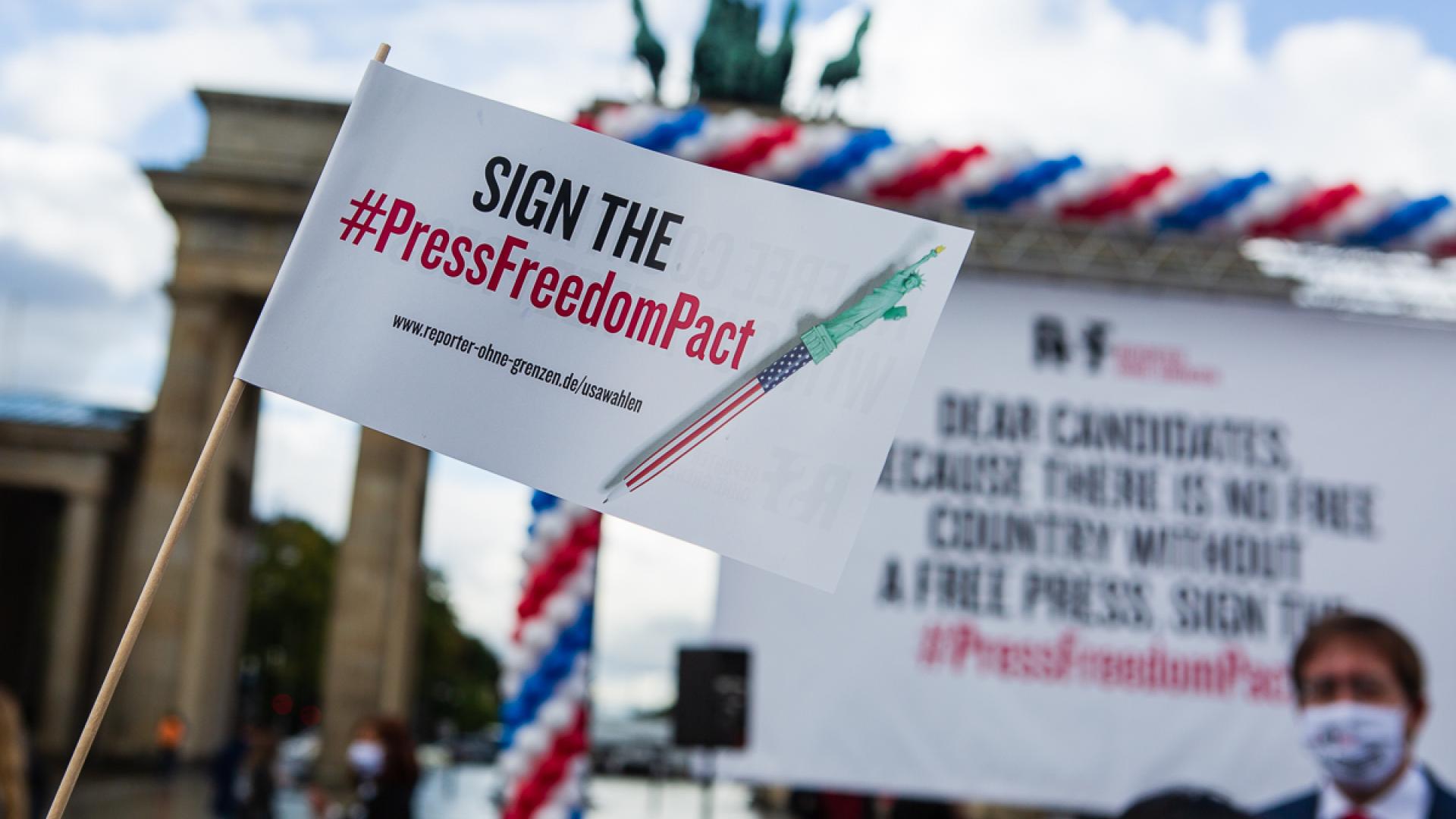 Aktion zur Pressefreiheit in den USA am 7. Oktober 2020 auf dem Pariser Platz