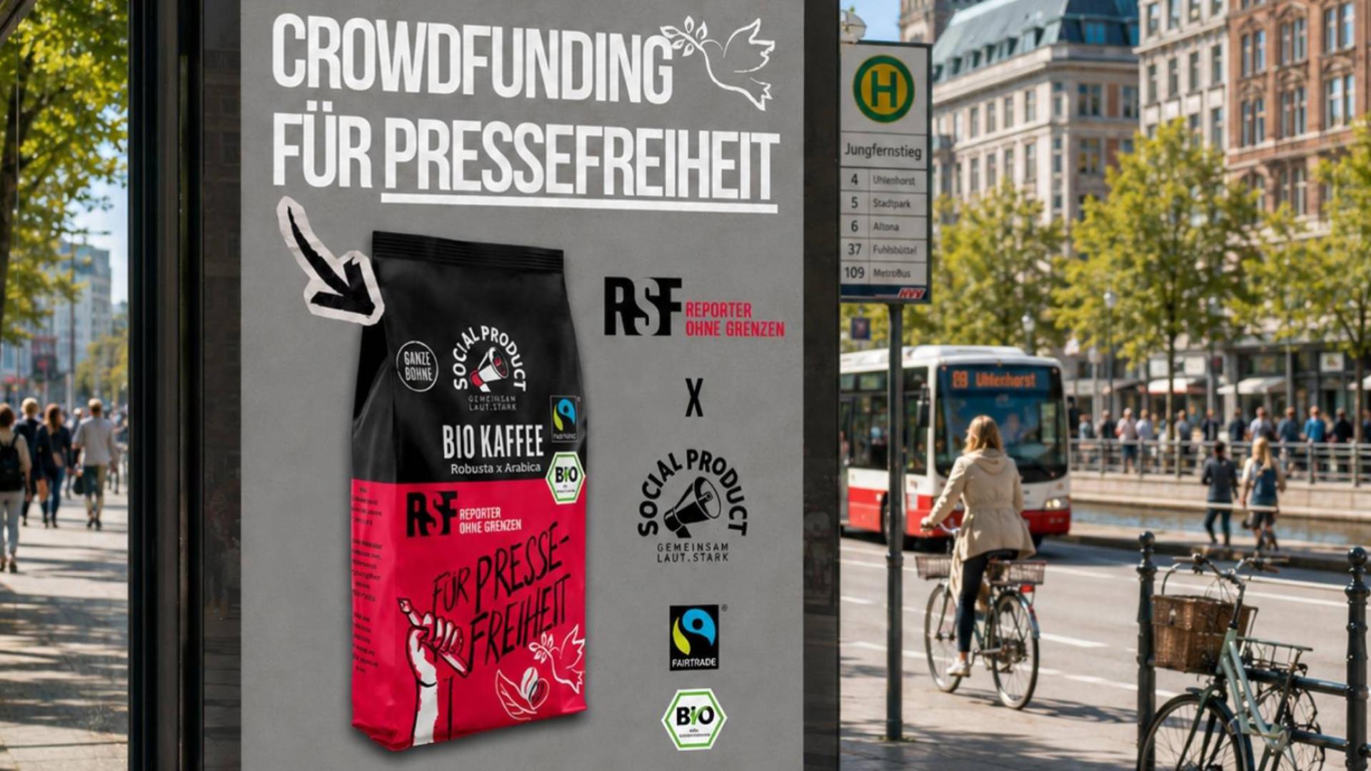 Werbekampagne für den RSF-Kaffee für die Pressefreiheit an einer Bushaltestelle