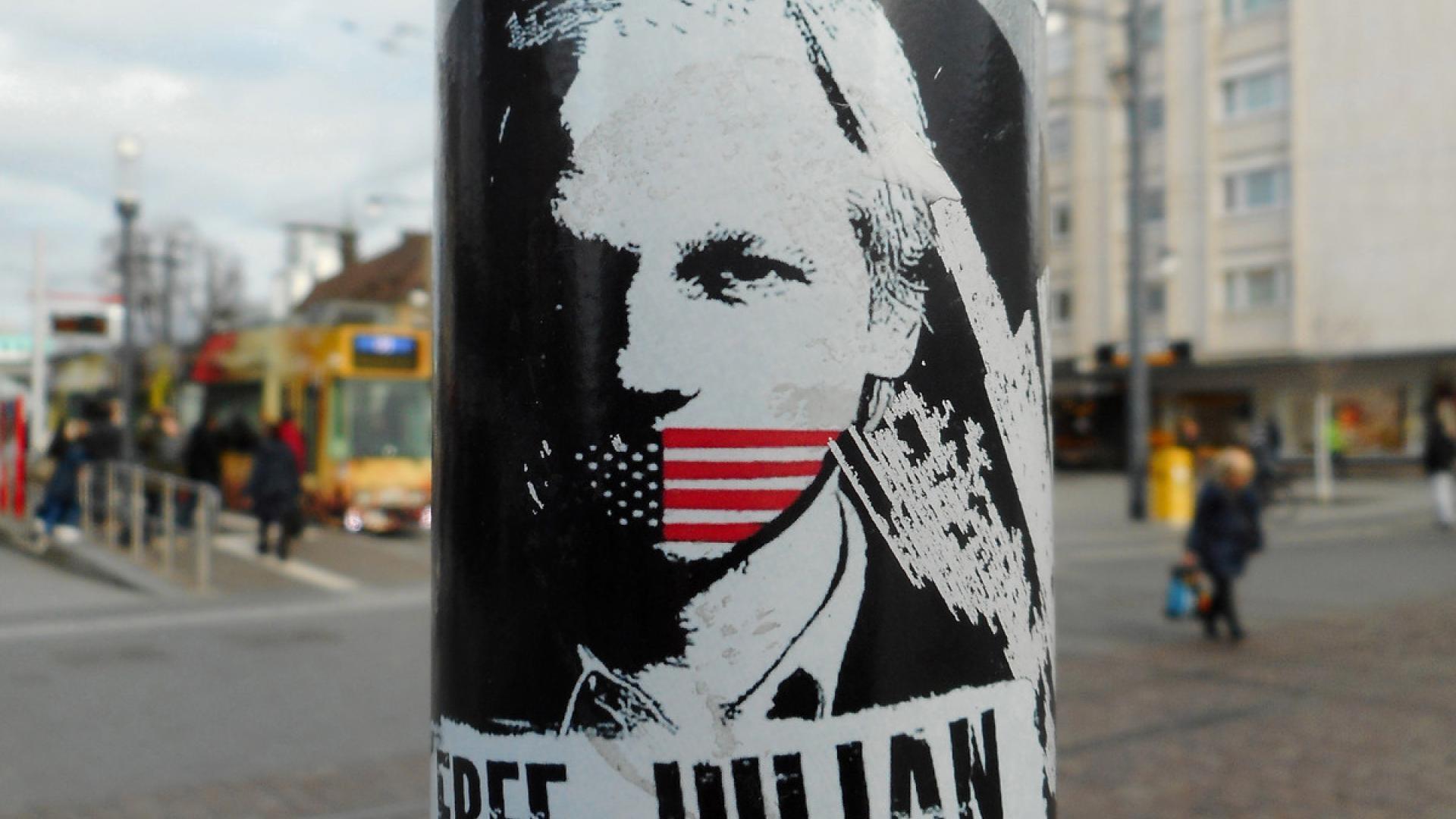 RSF übergibt Assange-Petition an britische Regierung