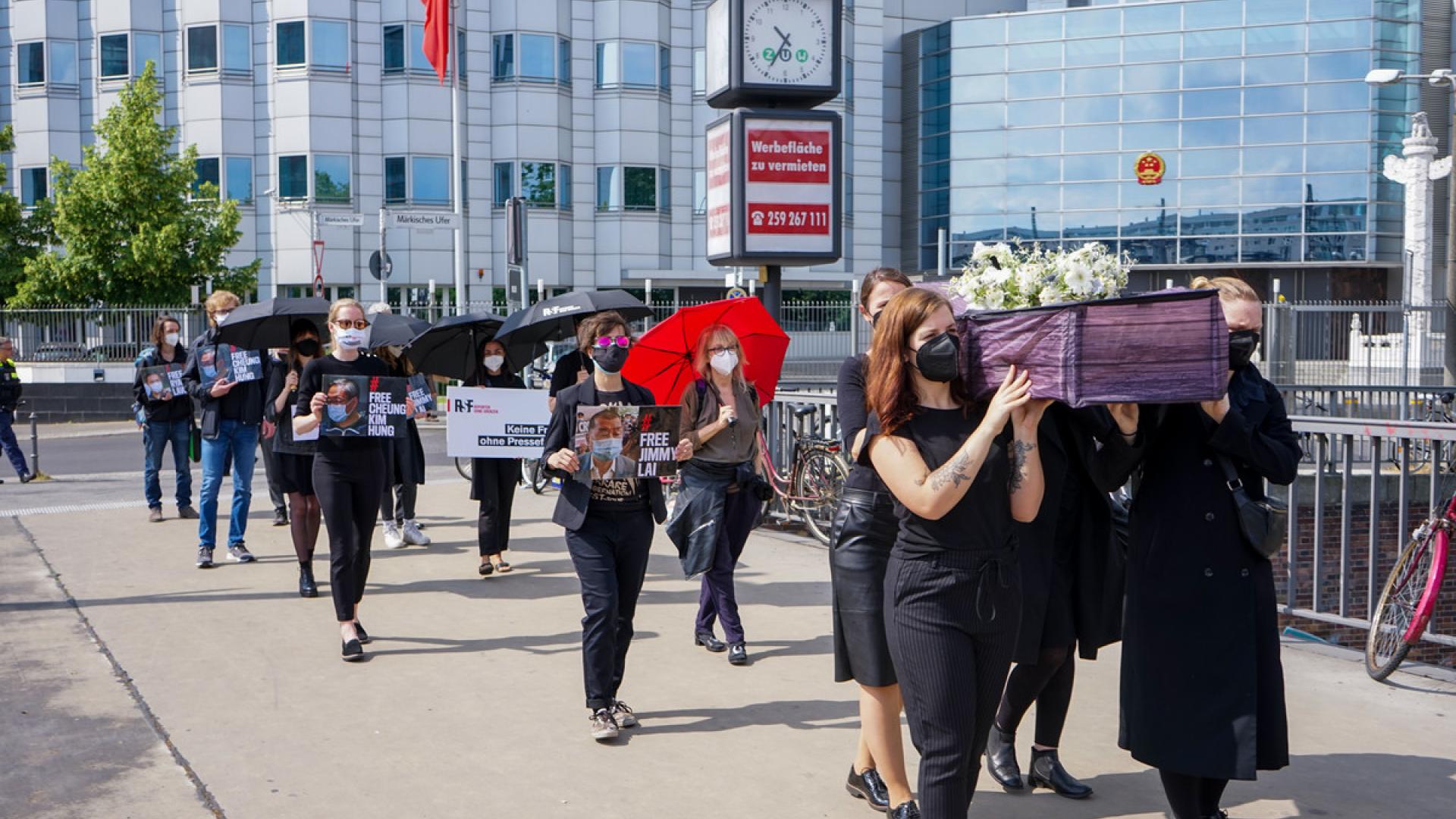 Proteste vor chinesischen Botschaften